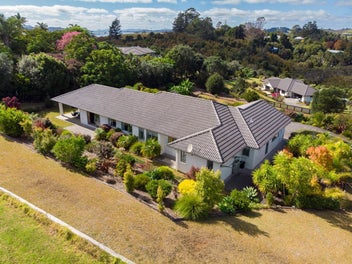 Spacious Family Living With Inlet Views