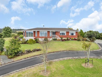 Family Home with Views - Sought After Maunu