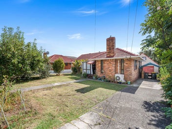 FIRST TIME IN 45 YEARS - 4 Bed + 1 Bed !!!