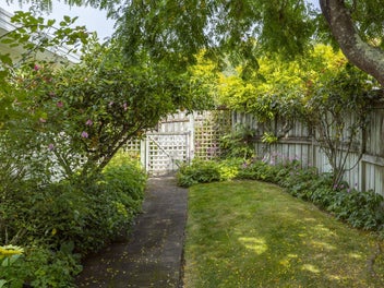 Deadline Looming, Last Open Home Easter Sunday
