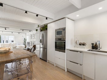 TOWNHOUSE: CAREFREE & CONVENIENT