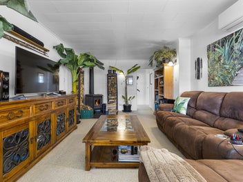 Oasis Garden Retreat - Holiday At Home!