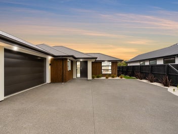 Stylish, Spacious & Near New - Great Location