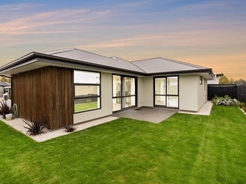 Stylish, Spacious & Near New - Great Location