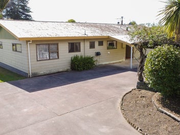 A RARE OPPORTUNITY IN CLIFTON GOLDEN BAY!