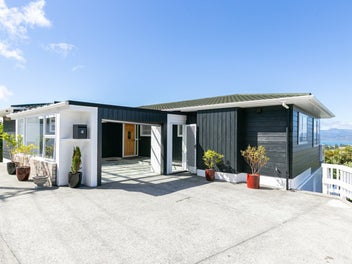 VIEWS & MOVE IN READY! BEO $1,095,000