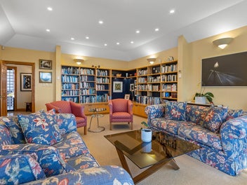 DESIGNER HOME, DESIRABLE PRIVATE SETTING