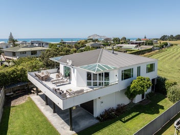 Your Slice of Waimarama Awaits!