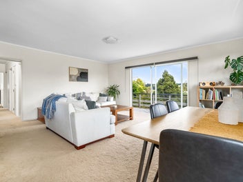 Charming Family Haven with Bush Views