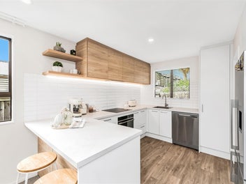 Stylish, Renovated and Conveniently Located!