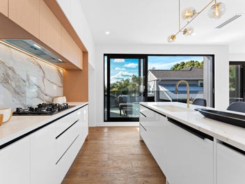 Sophisticated Living & Top School Zoning