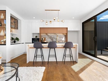 Sophisticated Living & Top School Zoning