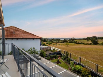 Sea & Golf Views - 3 Beds + Office, Modern Luxury