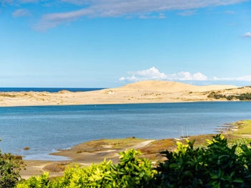 FRONT ROW BEACH HOUSE OPPORTUNITY
