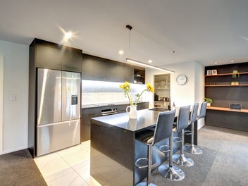 Live the Dream in Sunny Outram!