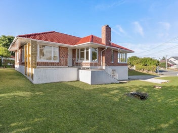 Hot Spot – Fully Renovated & Move In Ready!