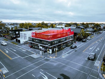 3 Storey & 3 Bedrooms + Garage on the City Fringe!