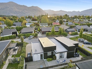 Modern living in Kirimoko Park