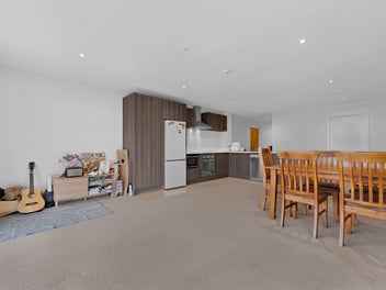 Bright & Spacious Apartment in Central Albany