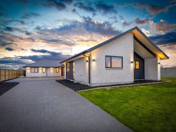 Family Home with Connected Secondary Home!