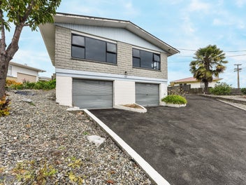 Three Bedroom Home With Large Garage &...