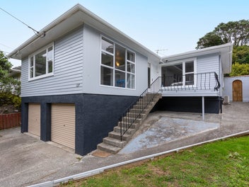 SPACIOUS FAMILY LIVING IN A GREAT LOCATION!