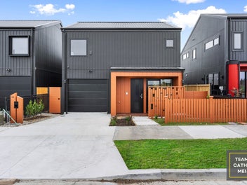 Stand-alone Brand New Home in Karaka Village