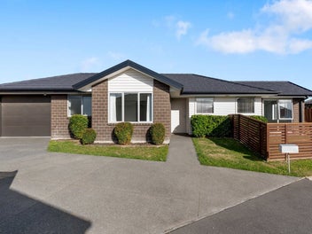 Low Maintenance, Post Quake, Prime Location!