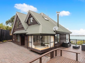 Affordable & Peaceful Seaview Lifestyle Home
