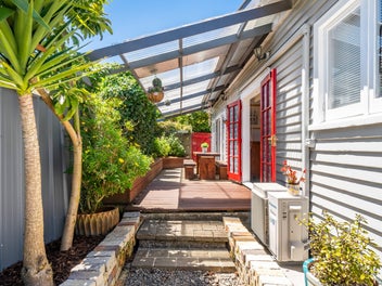 Charming Character Villa - Central Location