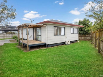 Owners are in Australia - MUST SELL!