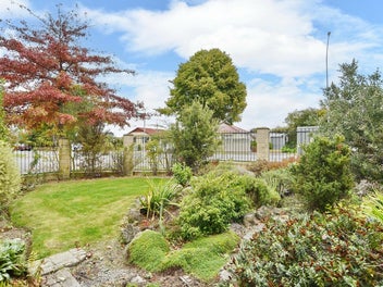 FABULOUS FAMILY HOME CLOSE TO ALL AMENITIES
