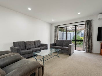 Walking Distance to Botany Town Centre