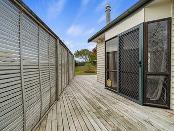 Charming Family Home with Versatile Outdoor Space!