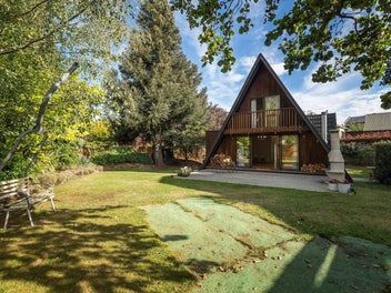 Arrowtown, invest or nest
