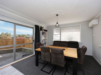 FRESHLY RENOVATED IN PRIME LOCATION