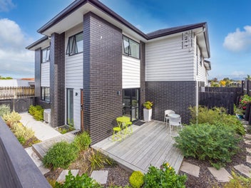 Freehold 187 Sqm Four Bedroom Townhouse