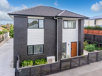 187SQM FREEHOLD TOWNHOUSE - PRICED TO SELL!