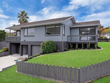 Perfectly Positioned Comfort in Central Papakura