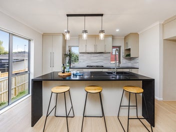Modern 4 Bedroom Family Home With Extras