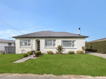 APPEALING & AFFORDABLE WITH EPIC GARAGING!