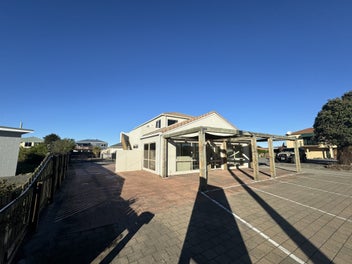 Image 1 of 7