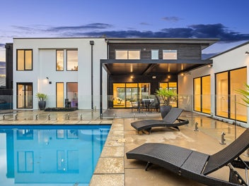 Elite Living - Stunning Home in Prime Location