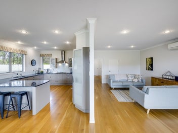 Outstanding, spacious family living – 2012 build