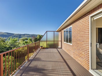 Sunny & Elevated Living In Liberton