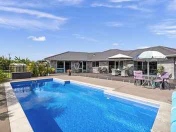 Family oasis in Parahaki