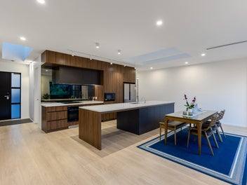 Modern Marvel on 1,000sqm of Pure Potential