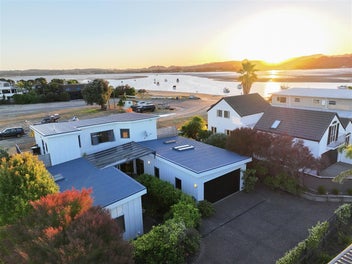 FINAL WEEKEND FOR VIEWING - THIS IS A MUST SEE!