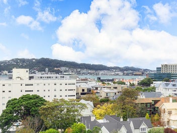 Elevated for sun, light and spectacular views