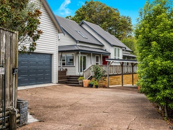 Stylish & Spacious Family Retreat